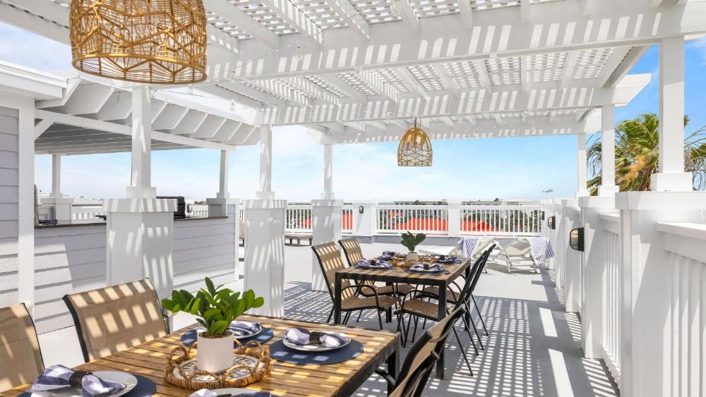 1 Block to Beach Newly Renovated 6BDR w Rooftop Views Sand Dune by AvantStay